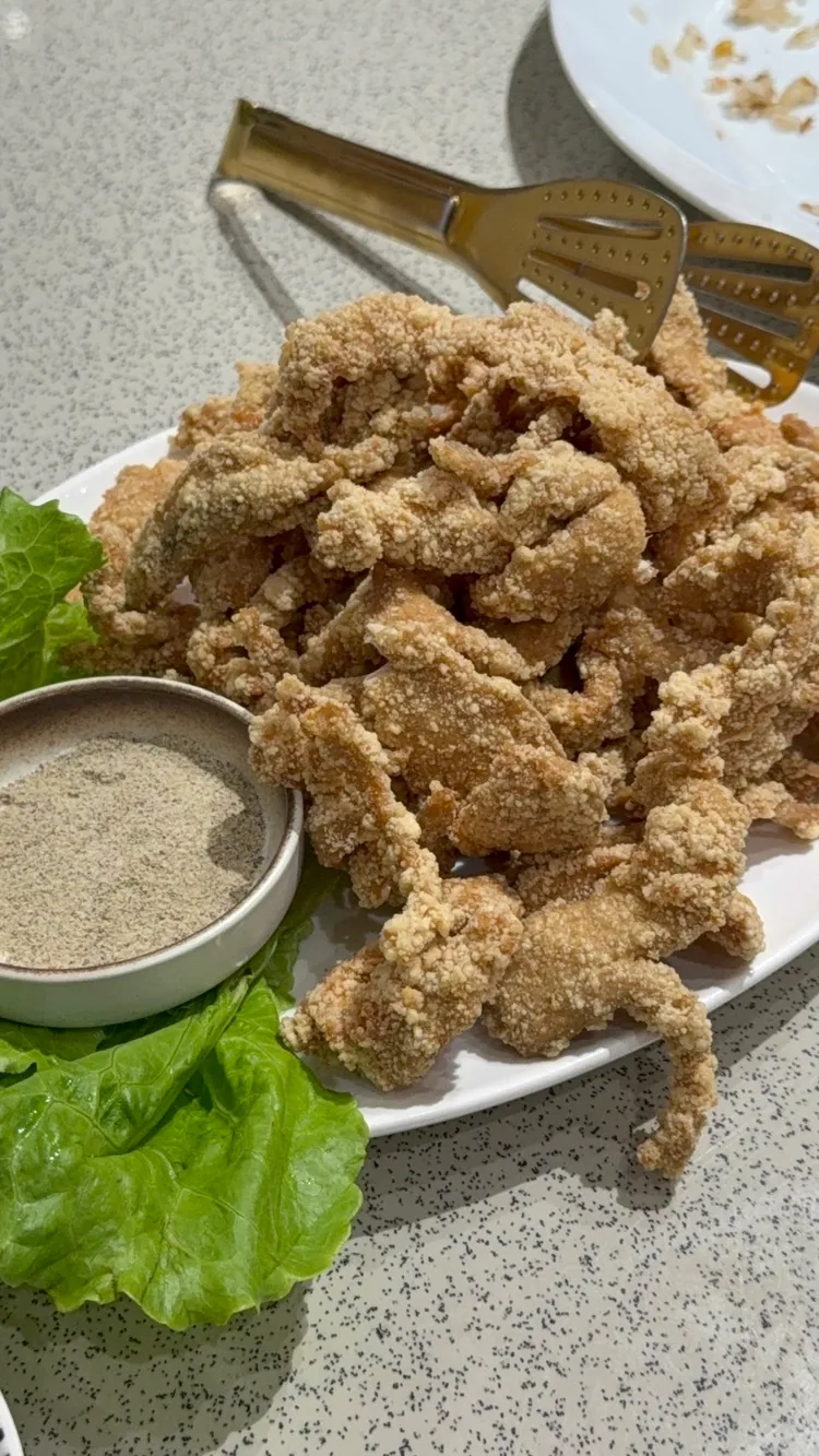 虱目魚肉，店家還會預先把魚刺都挑掉，讓客人放心享用。