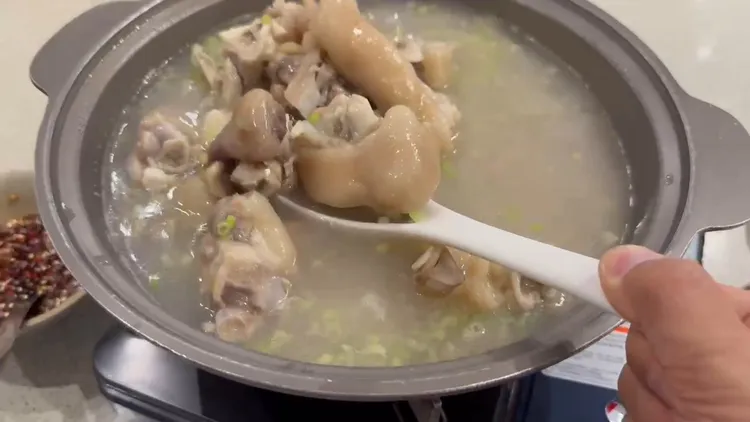 花生豬腳，常如山形容有「滿滿的膠原蛋白」。