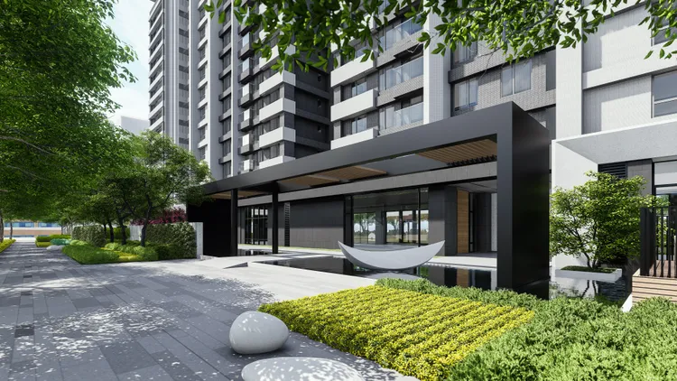 建案社區前庭超過950坪，規劃1300坪前庭綠廊，提升整體居住舒適性。泰嘉開發提供