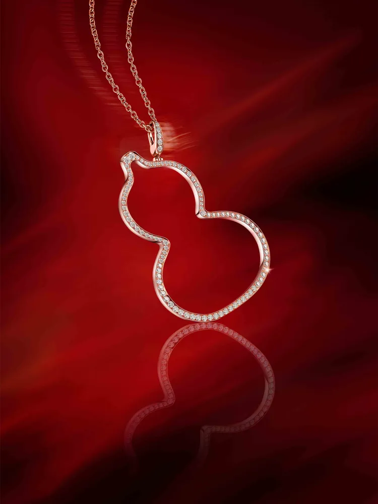 Maxi Wulu 18K玫瑰金鑽石吊墜，49萬8000元。品牌提供