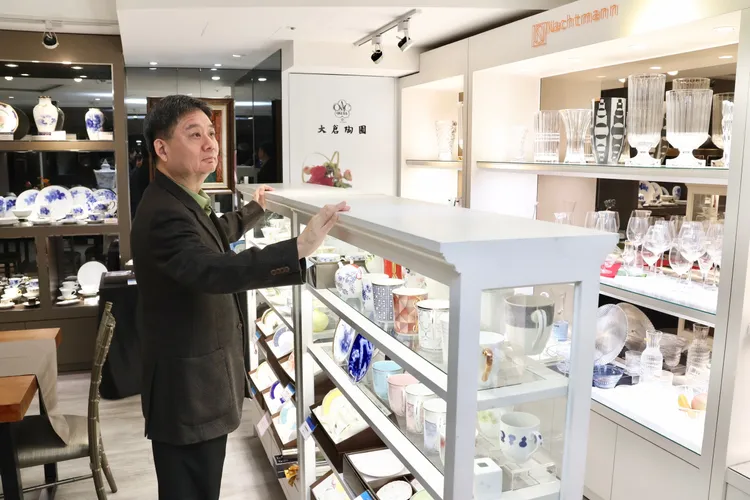 王獻德將結束部分旗下代理品牌、淡出百貨市場，只盼清倉拿回本金，為旺代企業轉型續命。莊宗達攝