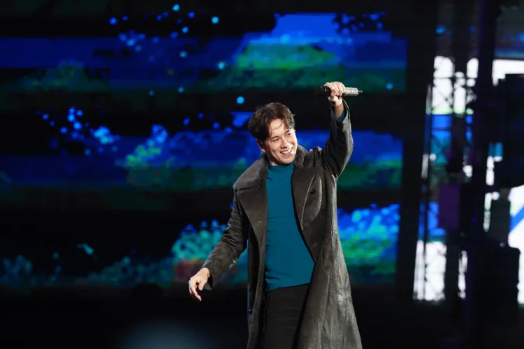 李聖傑帶來經典夯曲，全場變大型KTV。彭欣偉攝