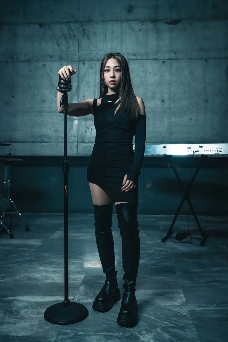 艾薇不忘在愛情中執著且率性的自我。環球音樂提供