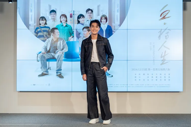 安俊朋暖心陪伴宋偉恩。大愛提供