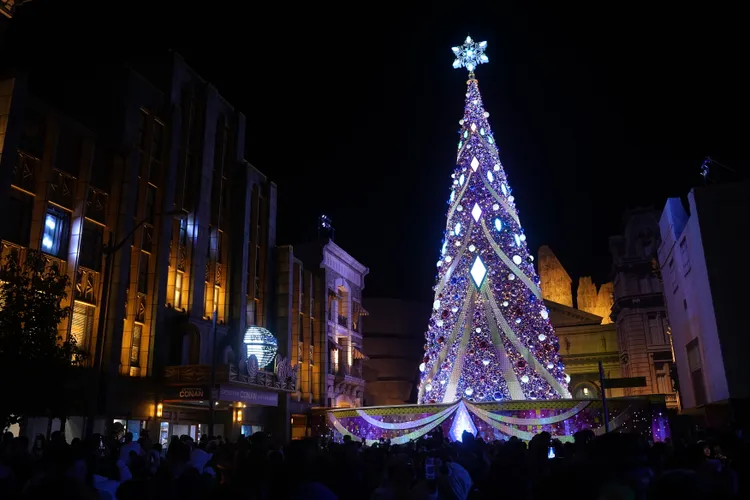 日本環球影城聖誕節地標景點派對聖誕樹，今年將是最後一次展出。S.H.攝