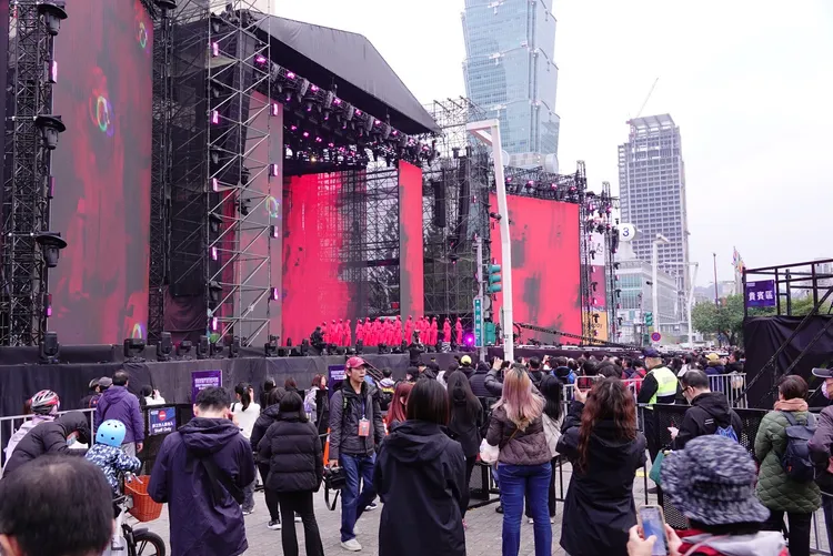 晚間5時陸續聚集人潮。莊宗達攝