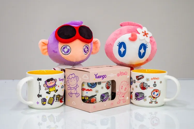 宇宙版的「ㄚ桃&園哥」外型被網友稱讚意外可愛。市府提供