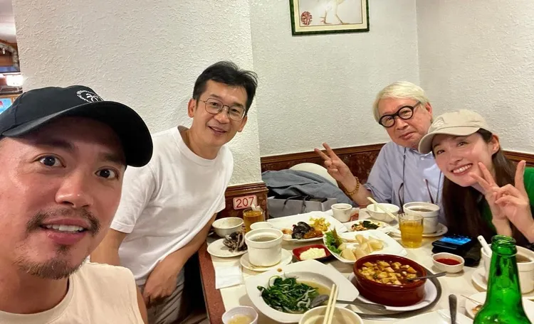 田中千繪（右起）去年帶著爸爸田中東尼，與魏德聖、范逸臣聚餐。翻攝田中千繪的IG