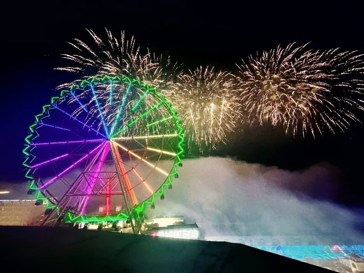 義大世界凌晨12點施放999秒跨年煙火秀。義大提供 