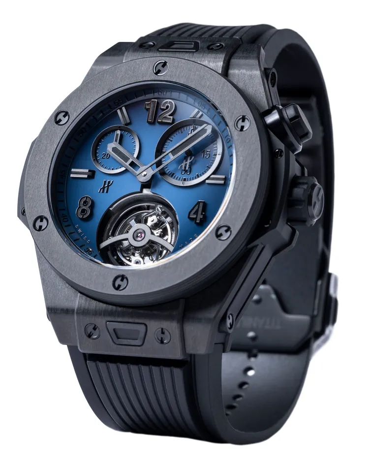 HUBLOT Big Bang大教堂三問陀飛輪計時碼錶，45mm，直紋輕量碳纖維錶殼，漸層藍錶盤，黑色立體橡膠錶帶，HUB 8810手上鍊三問報時陀飛輪計時機芯，動力儲存85小時，防水深度30米，全球限量5只 ，950萬6000元。品牌提供