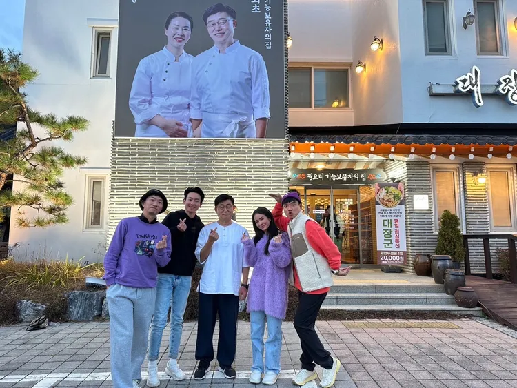 《上山下海過一夜》朝聖黑白大廚。三立提供