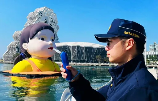 《魷魚遊戲》英熙娃娃被酒測？　高雄警哏圖笑翻6萬人