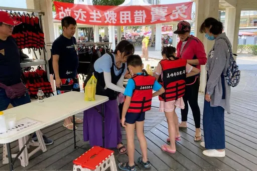 海委會攜手地方與民團共建海域遊憩安全!三海域免費救生衣借用成效顯著