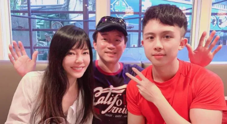 狄鶯（左起）和孫安佐、孫鵬一家人走過風風雨雨，感情越發緊密。資料庫