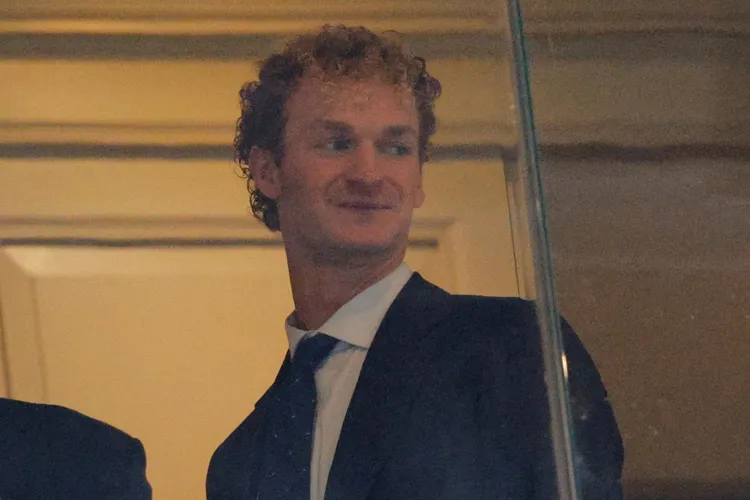 潘尼在包廂心情愉快地觀看比賽。路透社