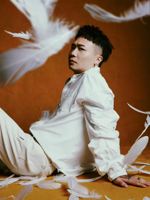 蕭秉治甩低潮出新輯奪7冠王佳績 攻蛋倒數3天先幫愛犬籌加菜金