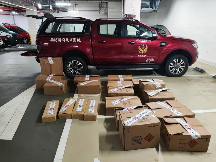 查扣爆竹。桃園市消防局提供