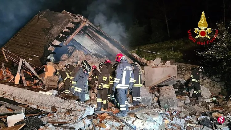 別墅氣爆後慘況。翻攝自Vigilfuoco.tv