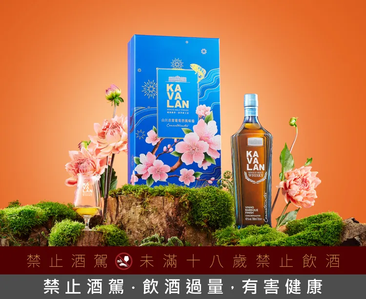 台北文華東方酒店米其林一星「雅閣」中餐廳為歡慶新春，凡購買「極品佛跳牆」每份1萬3888元，即另贈「噶瑪蘭山川首席葡萄酒風味桶 單一麥芽威士忌40%禮盒」一組，價值1700元。業者提供