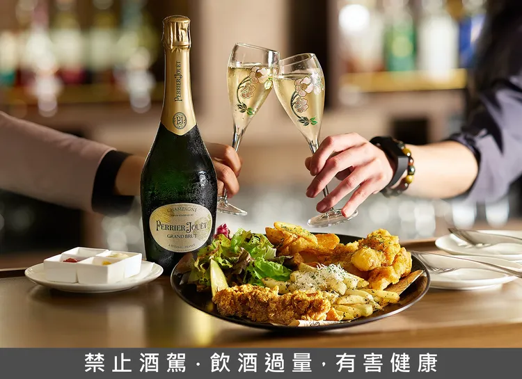 JR東日本大飯店台北3酒吧12/31跨年倒數派對，每位1880元+10%，享巴黎之花香檳、紅白酒、惠比壽生啤酒及軟性飲品3小時無限暢飲，搭配主廚歡樂拼盤。業者提供