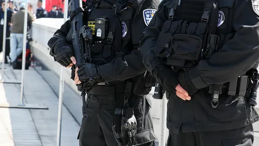 百萬女網紅控中國3男警當街騷擾「無比恐怖」 然後她就被禁言了