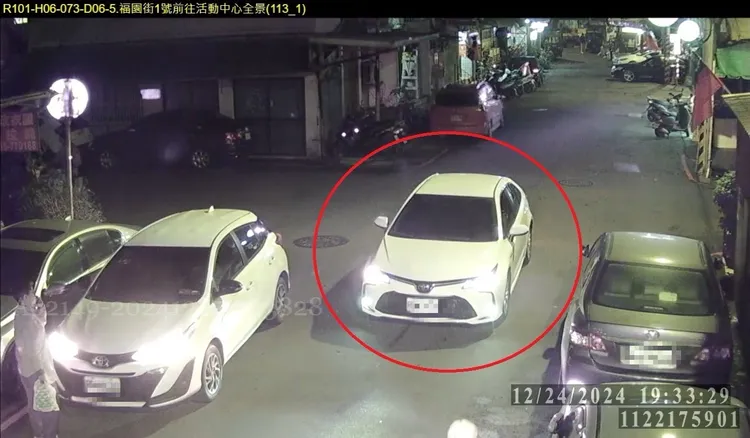 警方以車追人掌握嫌犯身分後，今天上午在泰山區逮捕其中一名莊姓嫌犯。翻攝畫面