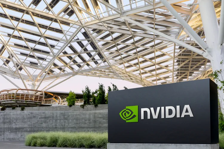 在黃仁勳領導下，輝達（NVIDIA）成為人工智慧海嘯的最大贏家之一。路透社