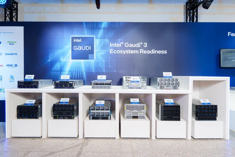 Intel Gaudi 3 AI加速器採用高效率Intel® Gaudi®平台，專為大規模AI運算所設計，可於資料中心或雲端上支援大型語言模型、多模態模型與企業RAG等AI應用程式。英特爾提供
