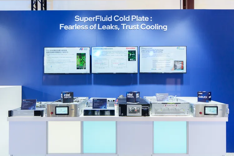 英特爾分享先進散熱解決方案的最新進展，其超流體技術（Open IP SuperFluid Cooling Technology）除了應用在浸沒式冷卻解決方案之外，也將此技術導入水冷板散熱系統中。英特爾提供