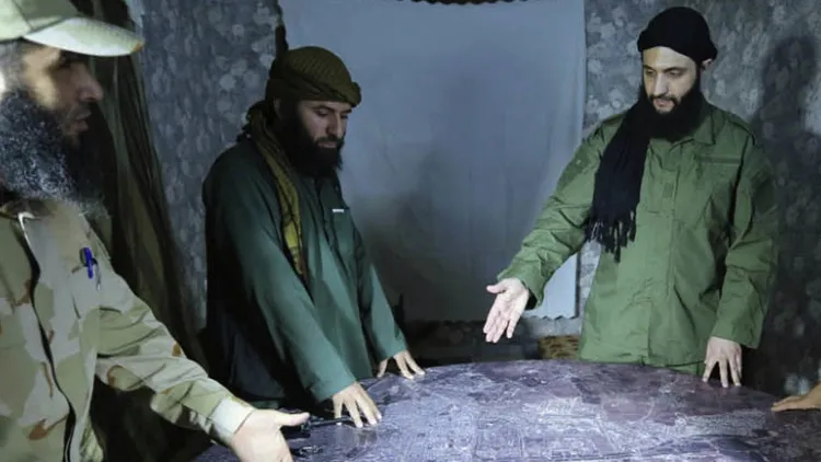 敘利亞反抗軍沙姆解放組織是美國認證的恐怖組織，領導人是喬拉尼（右一）。美聯社