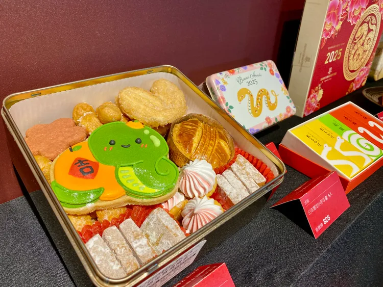 包含蛇年限定禮盒等，這次年節禮品逾360品項。莊偉祺攝