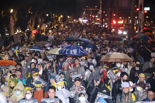 呛傅崐萁下台!冬季青鸟集结立院 要蓝白立委别与人民为敌