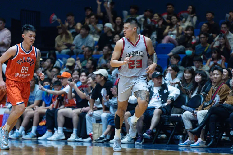 陳范柏彥(右)。PLG