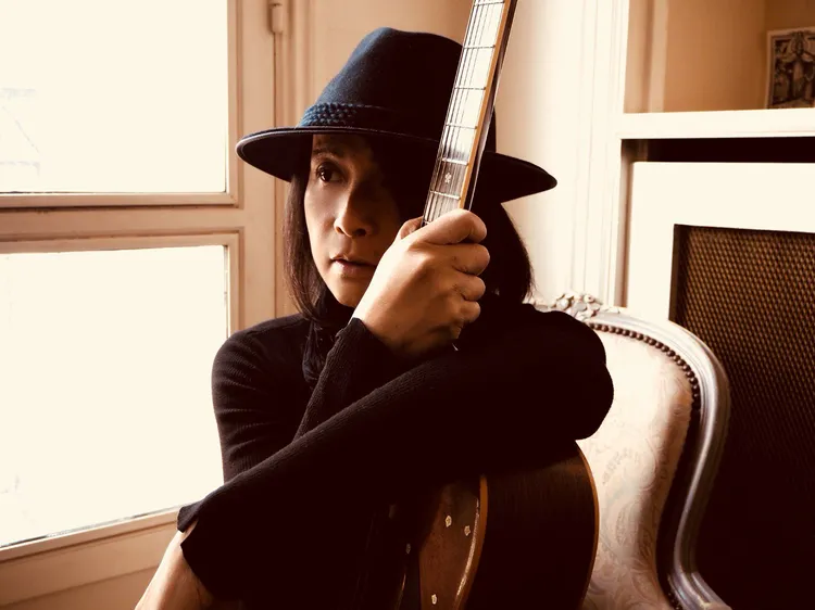 辻仁成與兒子定居巴黎。翻攝辻仁成X