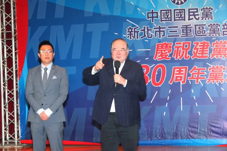 國民黨前秘書長李乾龍，國民黨作為亞洲重要的百年政黨，今日的成就來自於前輩的奉獻精神，後進黨員應秉持「保民主，拚未來」的信念，傳承使命，成為國家穩定的重要力量。黨部提供