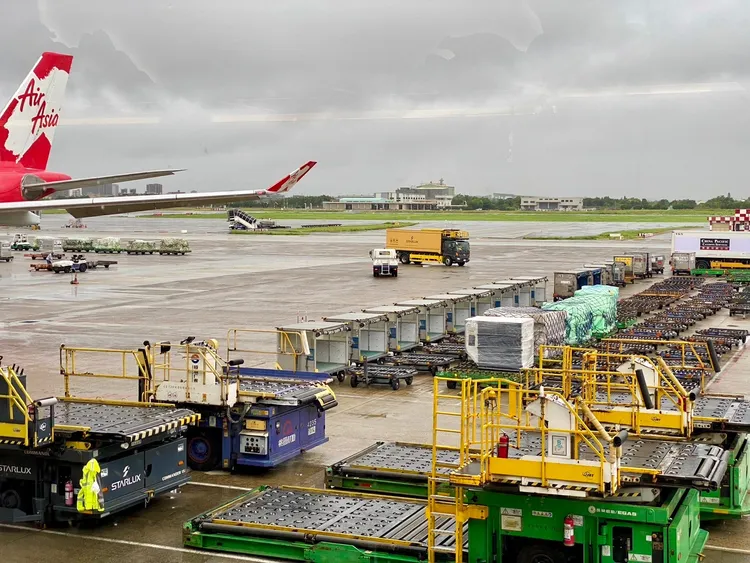 桃園機場停機坪。莊偉祺攝