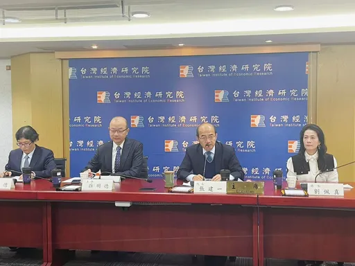 AI助攻製造業營業氣候終結連5跌轉上揚 服務業連2升