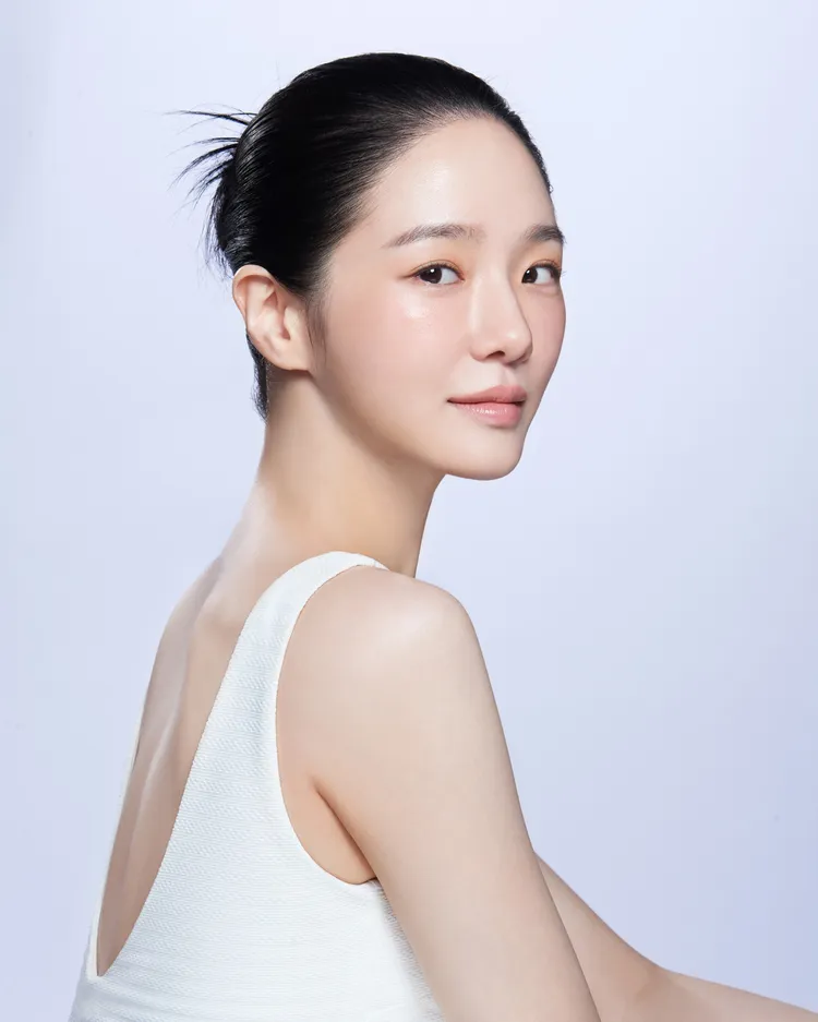 朴圭瑛精心詮釋每一個角色，不斷挑戰自我。與EMFACE共同演繹美麗蜕變，展現前所未見的FACE。