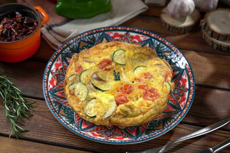 「西班牙蔬菜烘蛋」加入多種蔬果，提升層次及風味。業者提供