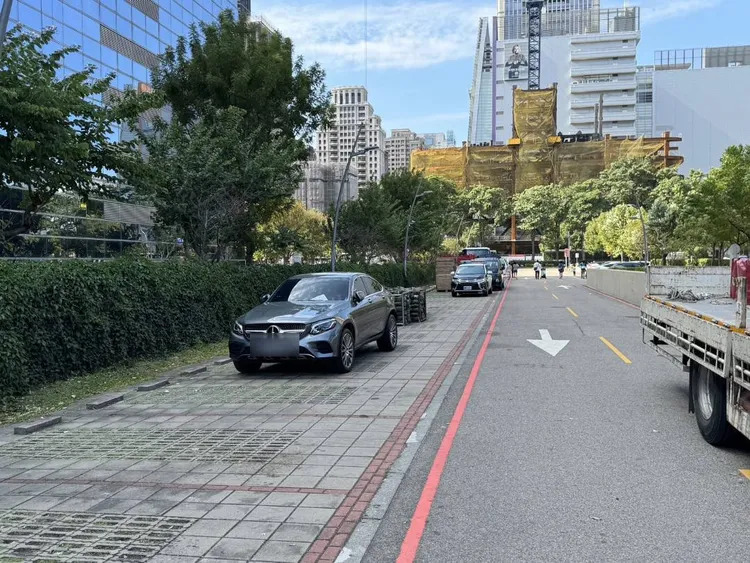 陳男返回惠中府前停車場車內休息，近中午時被發現已意識，送醫不治。民眾提供