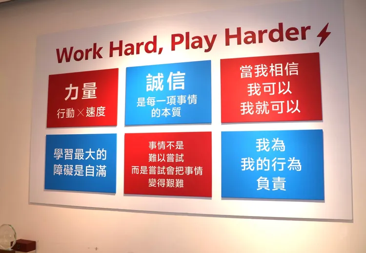 陳怡婷辦公室牆上掛著能時時鼓勵自己的字句。莊宗達攝影