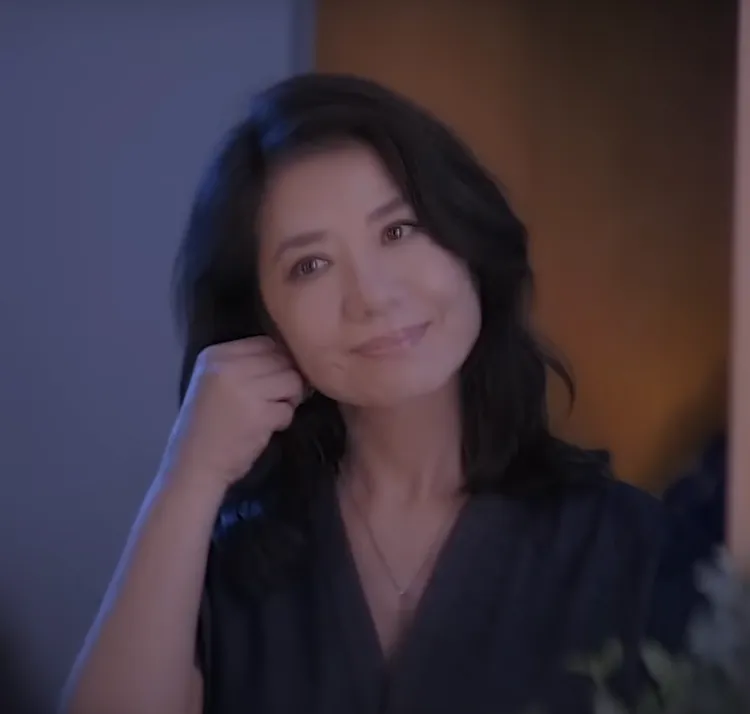 鍾楚紅最新曝光的50惠廣告。翻攝50惠—日本養髮概念YT