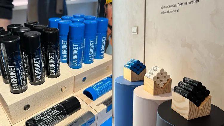 L:a Bruket療癒護唇棒系列推出2新品，當前系列共有3品項。張家玲攝