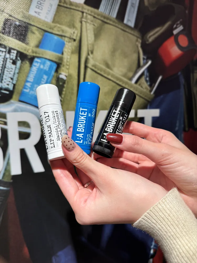 L:a Bruket療癒護唇棒系列推出2新品，當前系列共有3品項。張家玲攝