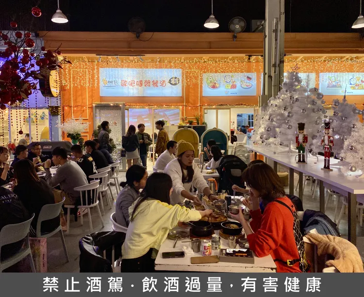 「歐吧噠韓餐酒」將韓式料理與創意調酒結合。莊偉祺攝