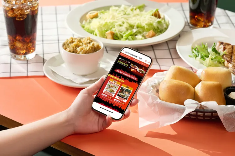 活動期間點聯名組合餐秀活動頁加碼送餐，想開趴趁現在。業者提供