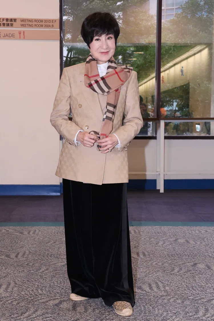 葉青報平安腳傷無大礙。莊宗達攝影