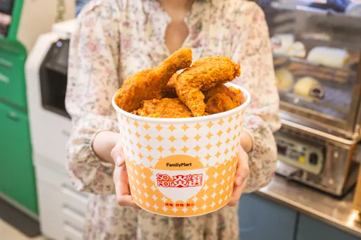 超商首賣「炸雞桶」!現烤點心每日7小時打折 10款熱食新品齊推