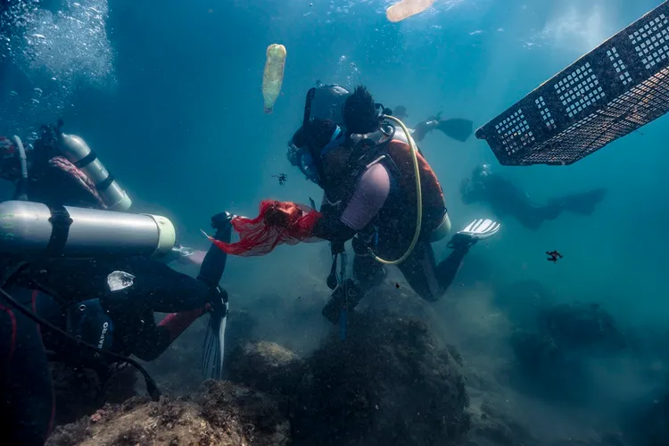 今年海洋倡議的內容不只有水下的淨海行動，還涵蓋淨灘、沙灘安全評估以及教育講座等多元活動。業者提供