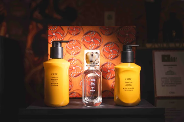 ORIBE蔚藍海岸香氛寵愛禮盒，包含75ml蔚藍海岸淡香精、300ml蔚藍海岸淨透水潤潔膚露、300ml蔚藍海岸晶采光潤身體乳，5760元。品牌提供